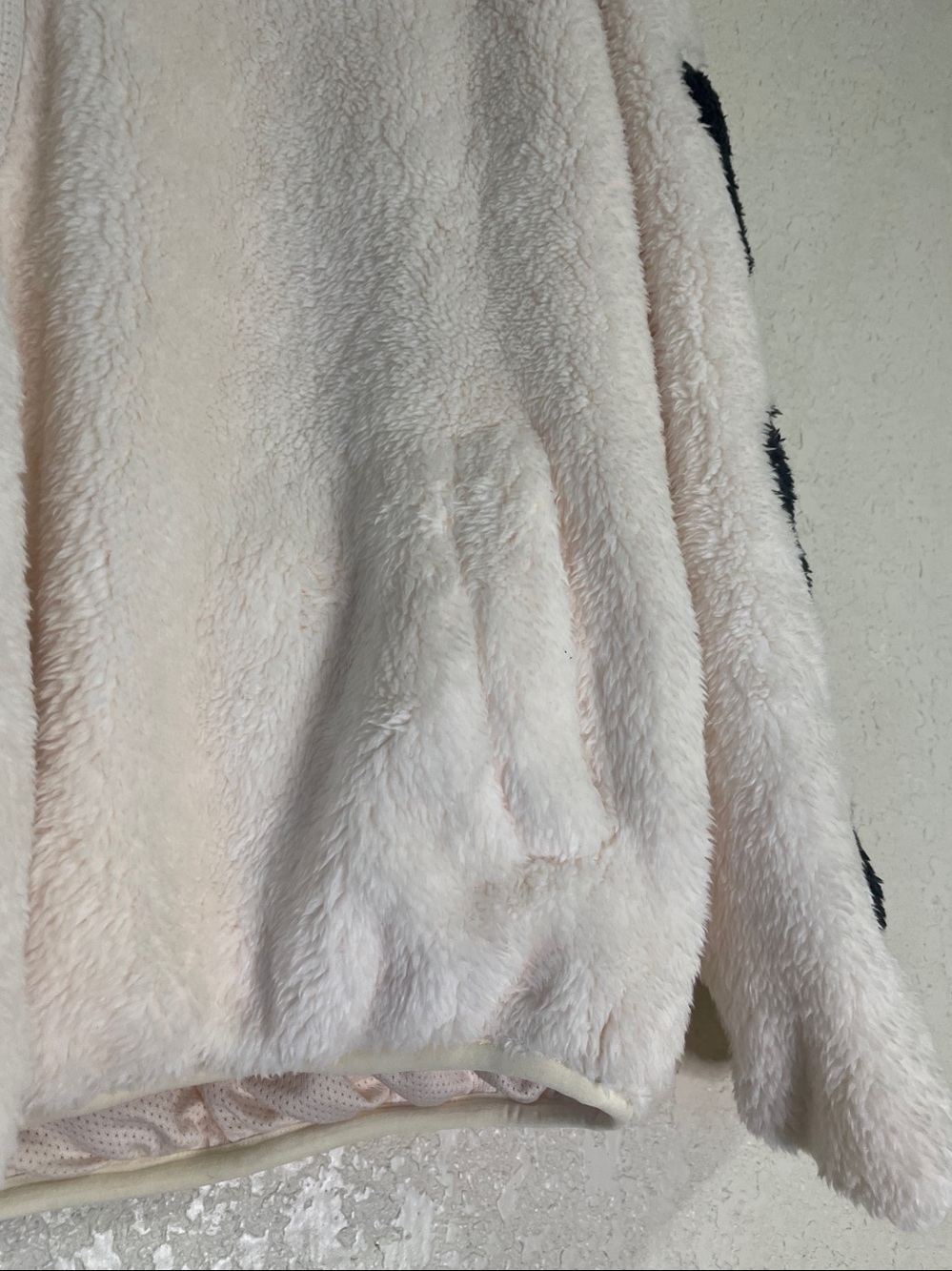 entro Cozy Faux Fur Jacket floral appliqué - Picture 11 of 12